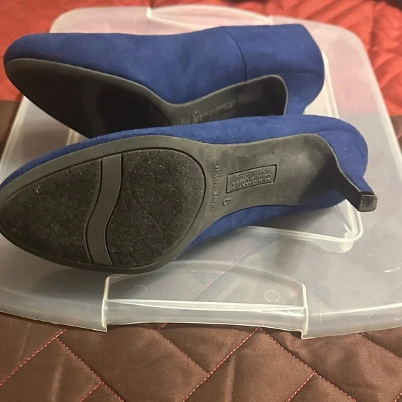 Payless Classic Blue Heels - Picture 3 of 3